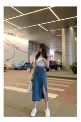 Langer Jeansrock mit hoher Taille und unregelmäßigem Schlitz